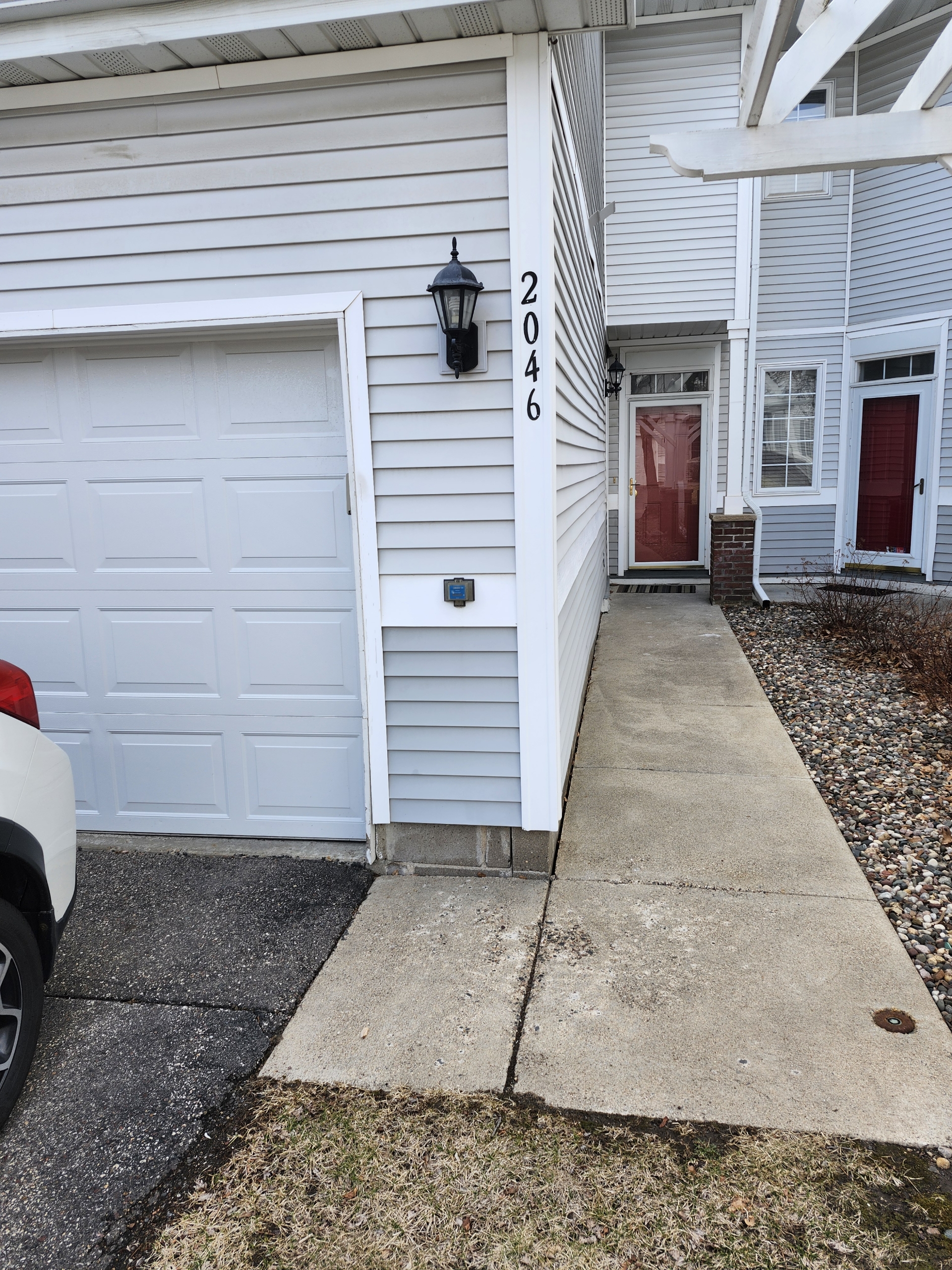 2046 Mainstreet - 1